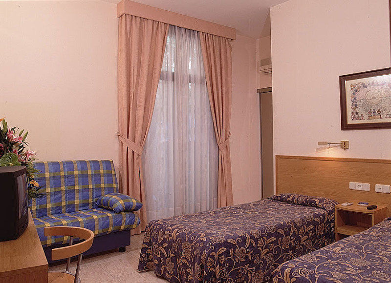 ホテル ホスタル セントリック バルセロナ 部屋 写真
